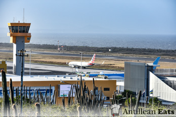 American Airlines - boeing 737 taking off