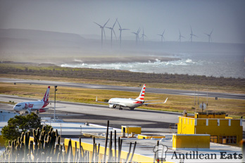 American Airlines - boeing 737 taking off from Curacao