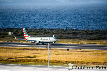 American Airlines - boeing 737 taking off from Curacao
