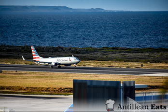 American Airlines - boeing 737 taking off from Curacao