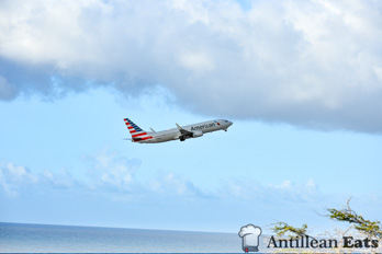 American Airlines - boeing 737 taking off from Curacao