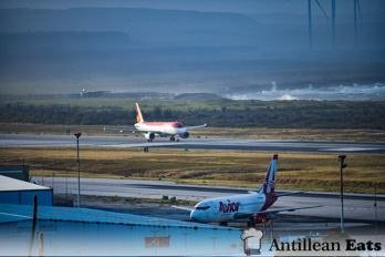 Avianca Airlines - A320 taking off from Curacao Airport