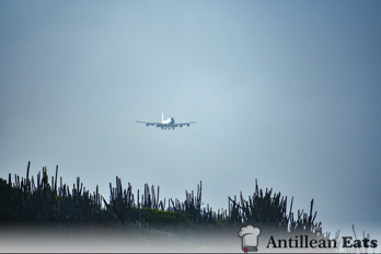 KLM - Boeing 747 approach Curacao Airport