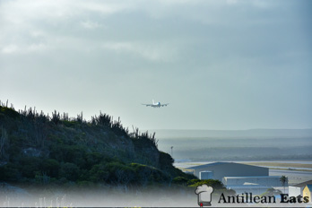 KLM - Boeing 747 approach Curacao Airport