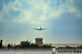 KLM - Boeing 747 approaching Curacao Airport