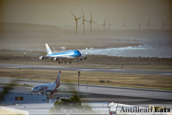 KLM - Boeing 747 landing at Curacao Airport