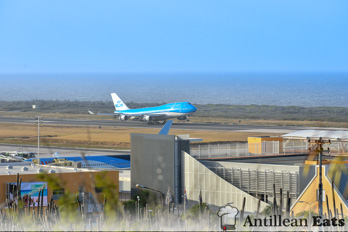 KLM - Boeing 747 landing at Curacao Airport