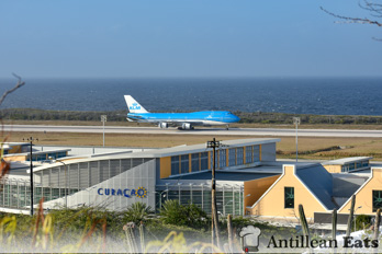 KLM - Boeing 747 landing at Curacao Airport