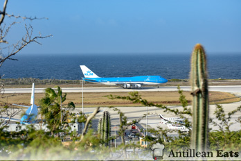 KLM - Boeing 747 landing at Curacao Airport