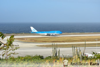 KLM - Boeing 747 landing at Curacao Airport