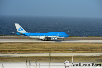 KLM - Boeing 747 landing at Curacao Airport