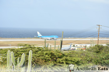 KLM - Boeing 747 landing at Curacao Airport