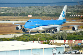 KLM - Boeing 747 taxiing at Curacao Airport