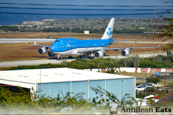 KLM - Boeing 747 taxiing at Curacao Airport