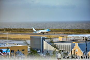 TUI Airlines - 767 taking off