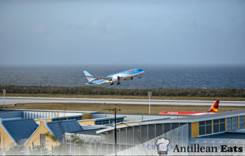 TUI Airlines - 767 taking off