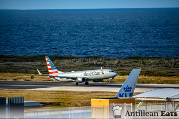 American Airlines - boeing 737 taking off from Curacao
