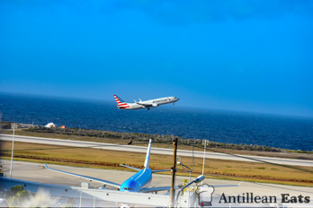 American Airlines - boeing 737 taking off from Curacao